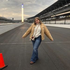 Meet your Posher, Courtney